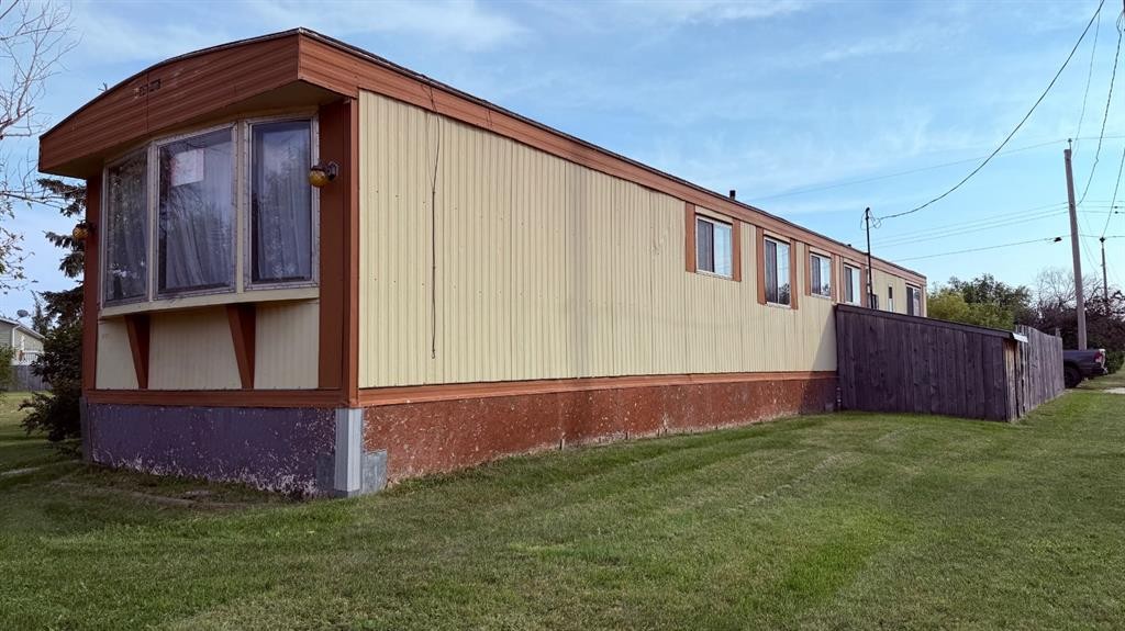 201 3 Avenue Se, Youngstown, AB - Outdoor With Exterior