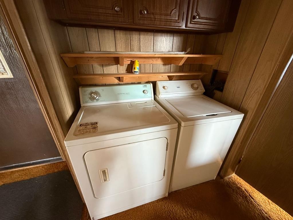 201 3 Avenue Se, Youngstown, AB - Indoor Photo Showing Laundry Room