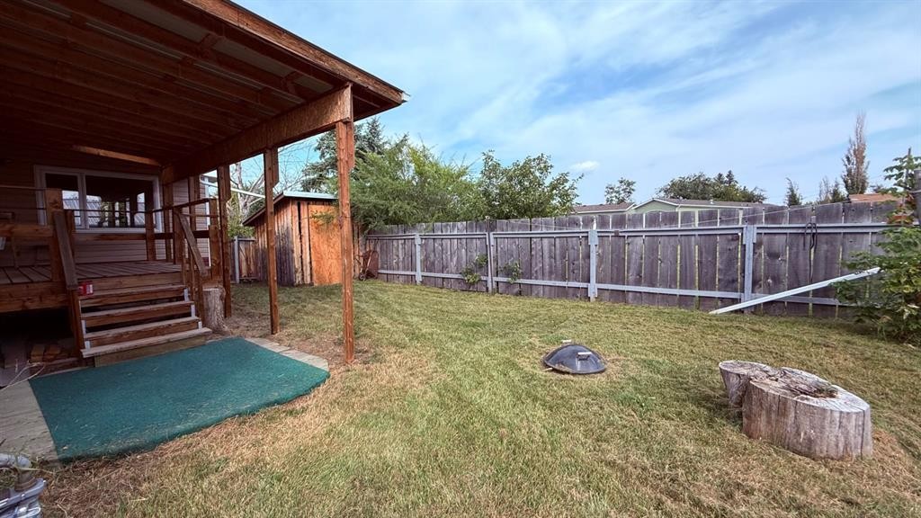 201 3 Avenue Se, Youngstown, AB - Outdoor With Deck Patio Veranda