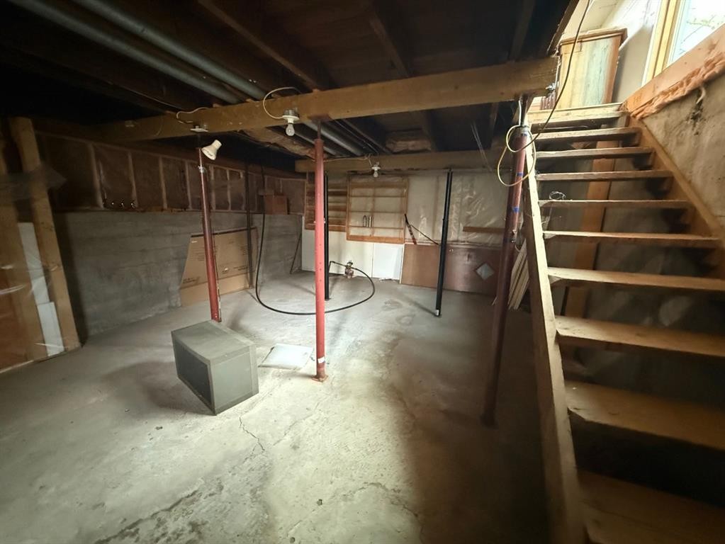 201 3 Avenue Se, Youngstown, AB - Indoor Photo Showing Basement