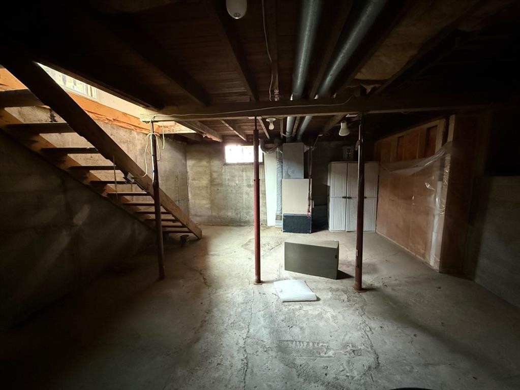 201 3 Avenue Se, Youngstown, AB - Indoor Photo Showing Basement