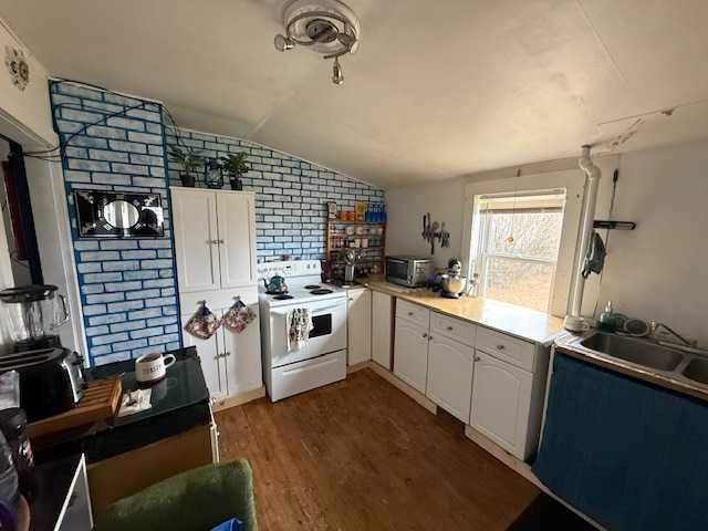 120 Main Street, Michichi, AB - Indoor Photo Showing Kitchen