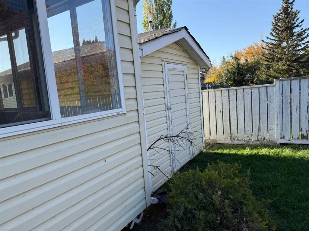 1148 Newcastle Road, Drumheller, AB - Outdoor