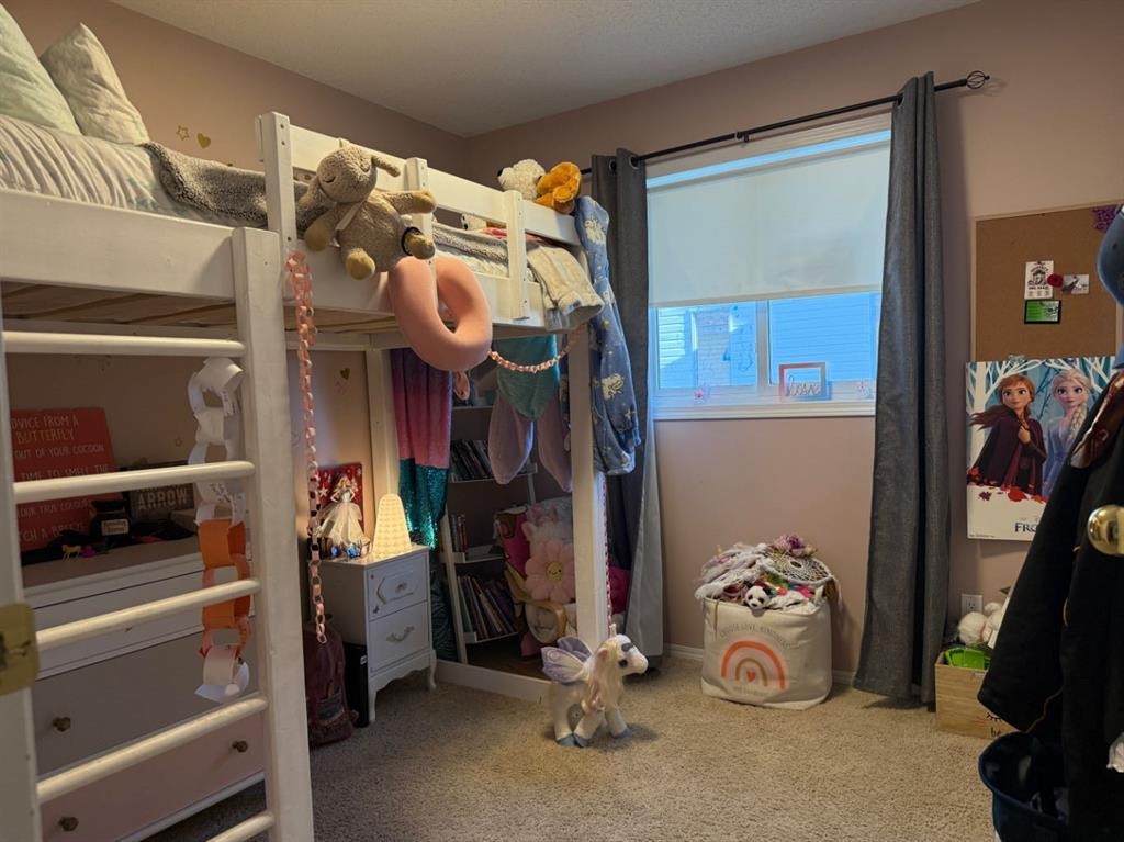 1148 Newcastle Road, Drumheller, AB - Indoor With Storage