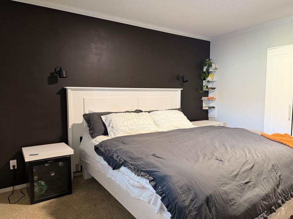 1148 Newcastle Road, Drumheller, AB - Indoor Photo Showing Bedroom