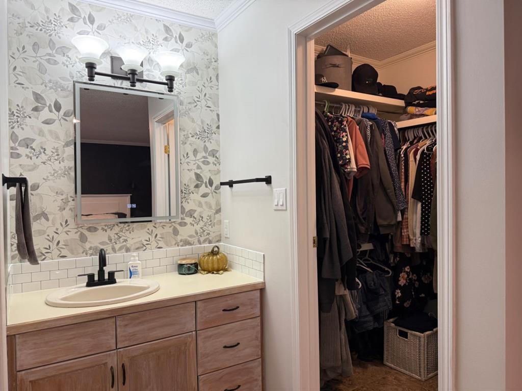 1148 Newcastle Road, Drumheller, AB - Indoor Photo Showing Bathroom