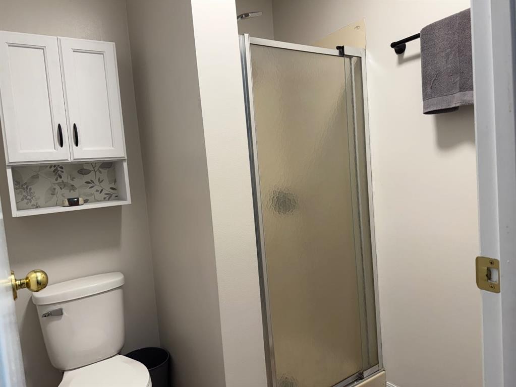 1148 Newcastle Road, Drumheller, AB - Indoor Photo Showing Bathroom