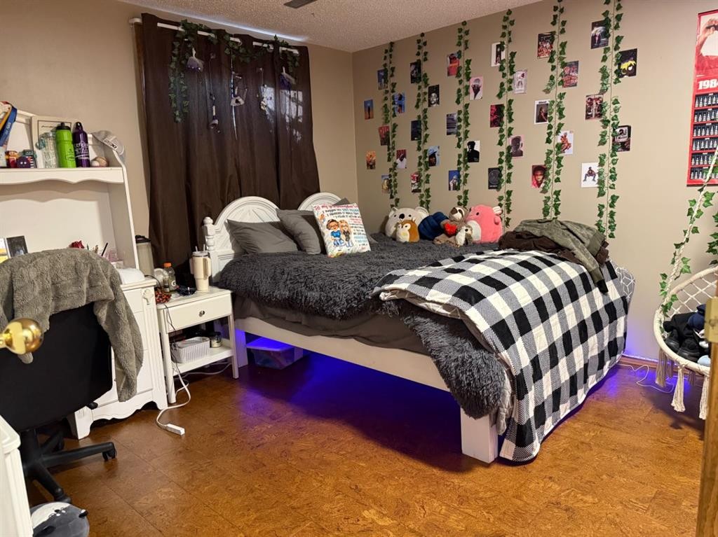 1148 Newcastle Road, Drumheller, AB - Indoor Photo Showing Bedroom