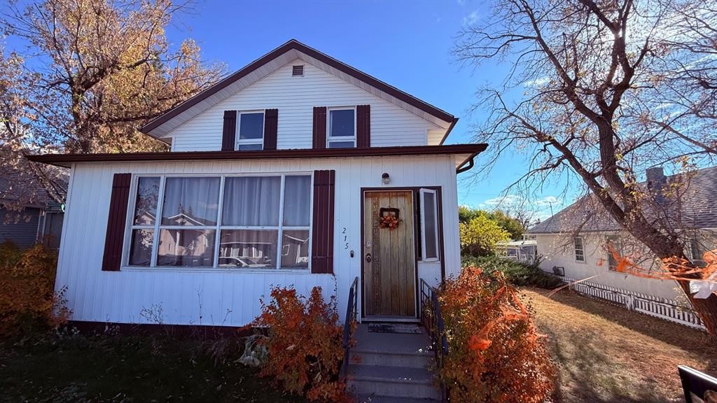 215 5 Avenue West, Hanna, AB - Outdoor