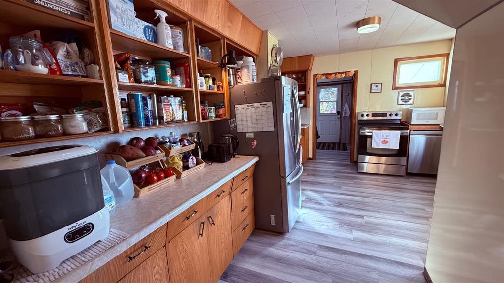 215 5 Avenue West, Hanna, AB - Indoor