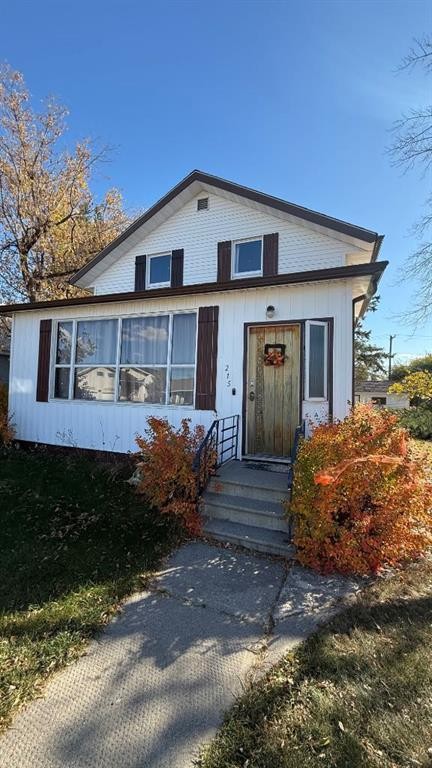 215 5 Avenue West, Hanna, AB - Outdoor