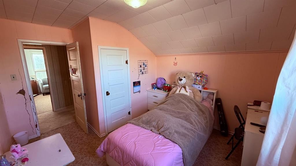 215 5 Avenue West, Hanna, AB - Indoor Photo Showing Bedroom