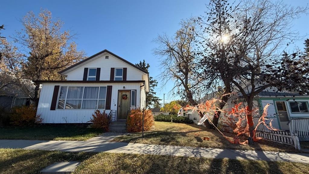 215 5 Avenue West, Hanna, AB - Outdoor