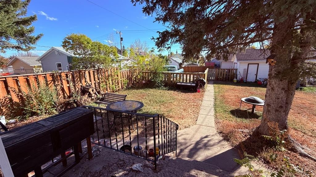 215 5 Avenue West, Hanna, AB - Outdoor