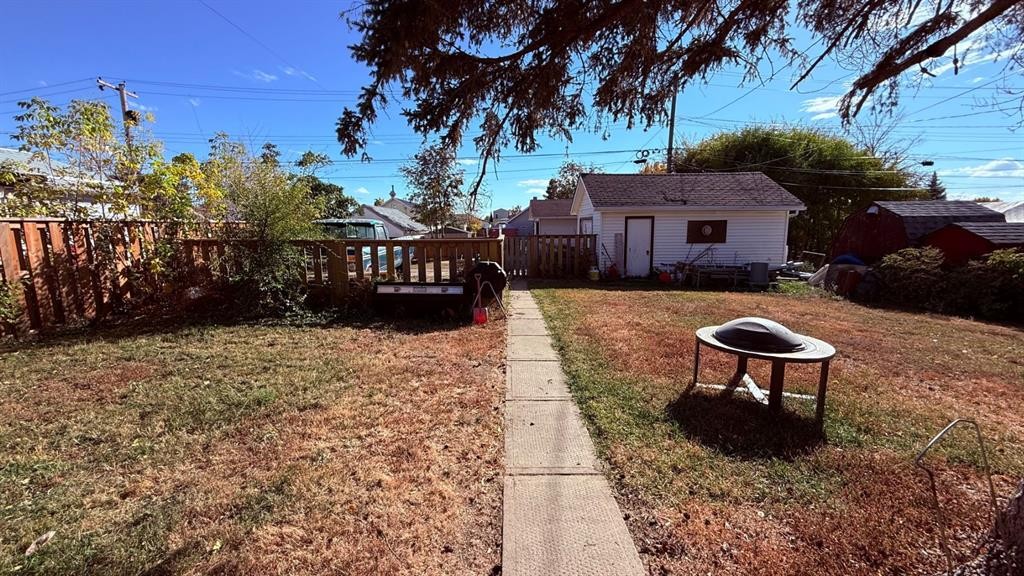 215 5 Avenue West, Hanna, AB - Outdoor