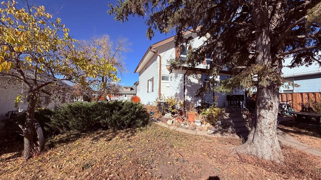 215 5 Avenue West, Hanna, AB - Outdoor
