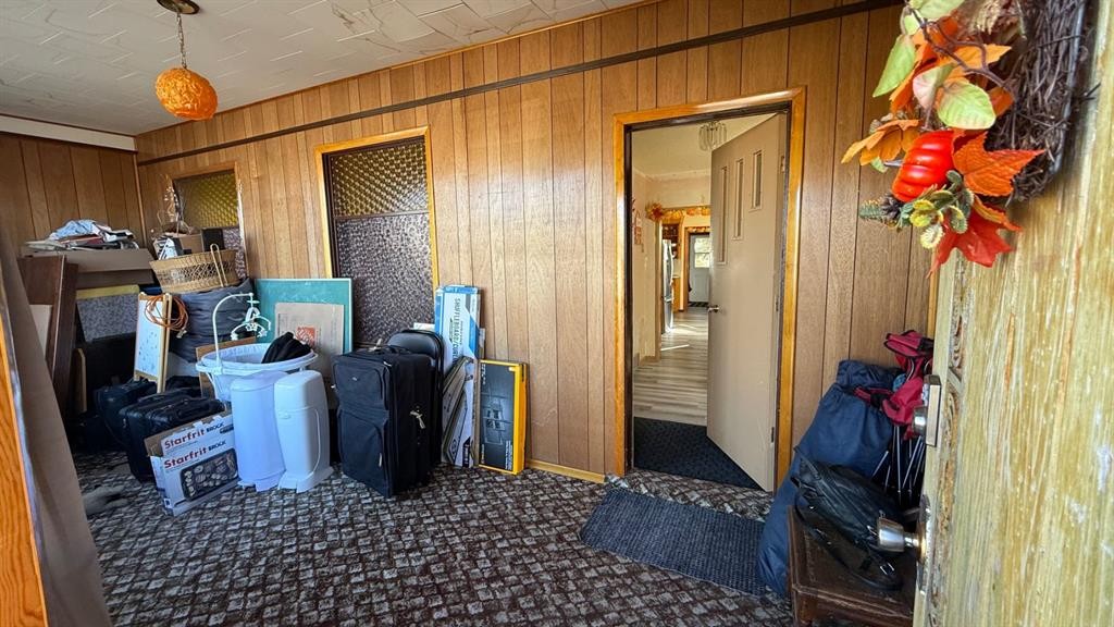 215 5 Avenue West, Hanna, AB - Indoor Photo Showing Other Room