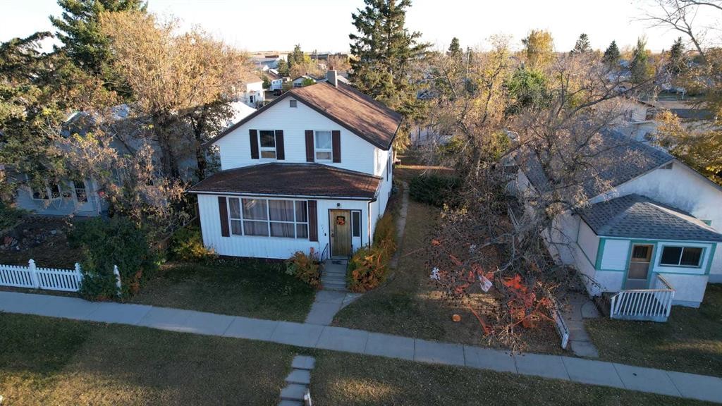 215 5 Avenue West, Hanna, AB - Outdoor