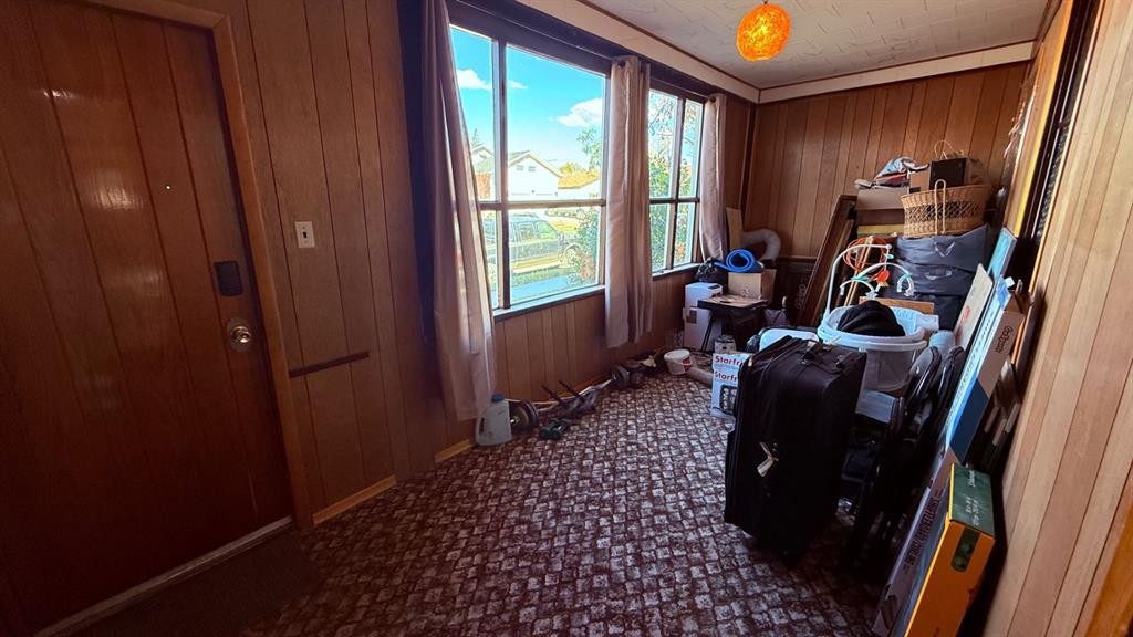 215 5 Avenue West, Hanna, AB - Indoor Photo Showing Other Room