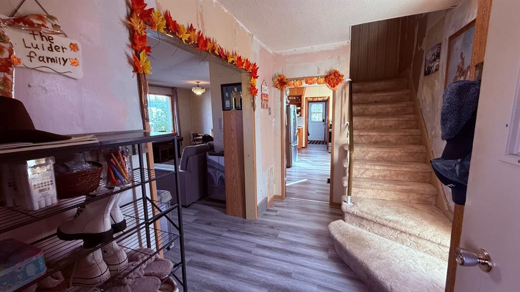 215 5 Avenue West, Hanna, AB - Indoor Photo Showing Other Room