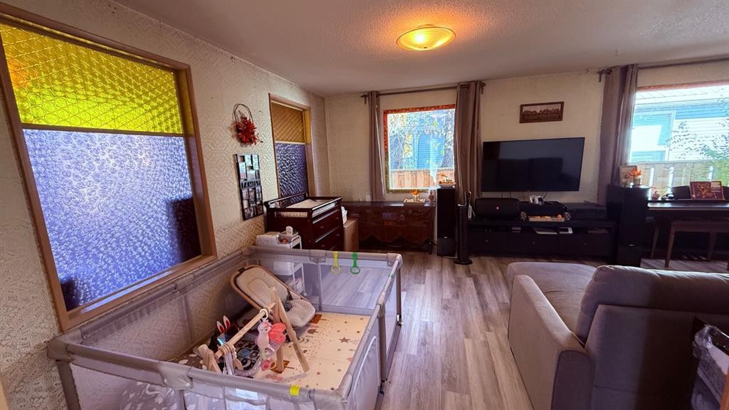 215 5 Avenue West, Hanna, AB - Indoor Photo Showing Other Room