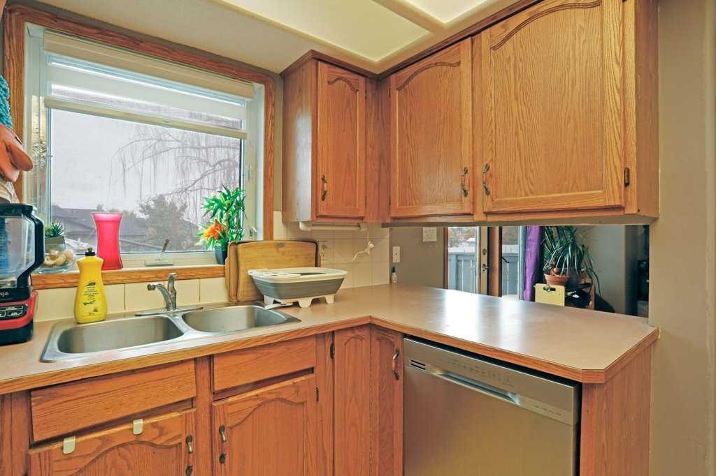 144 Upland Boulevard, Brooks, AB - Indoor Photo Showing Kitchen With Double Sink