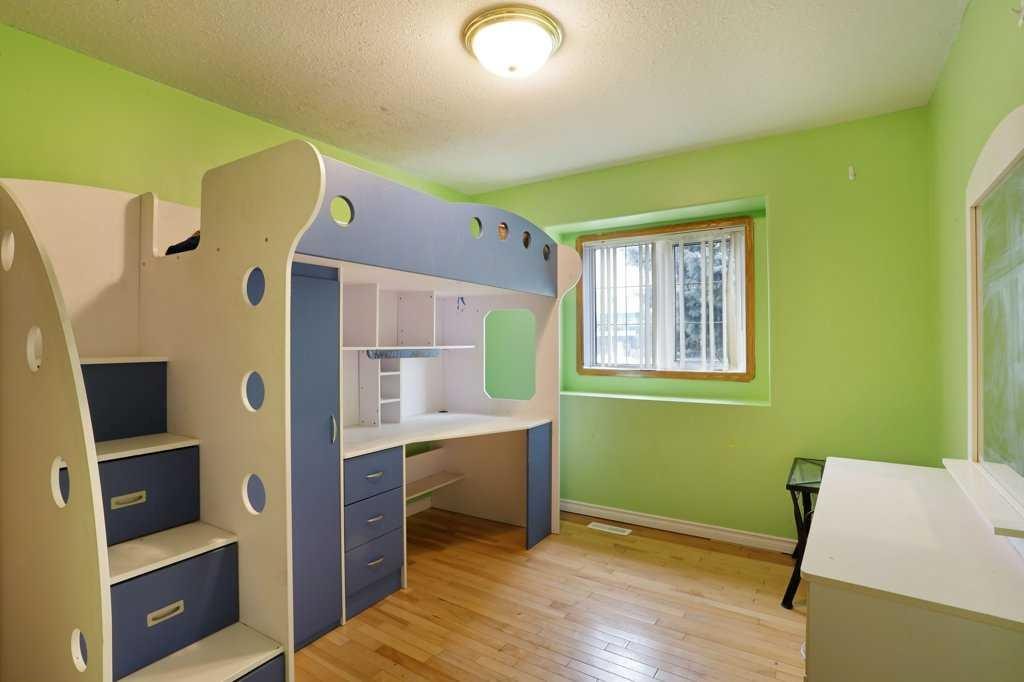 144 Upland Boulevard, Brooks, AB - Indoor