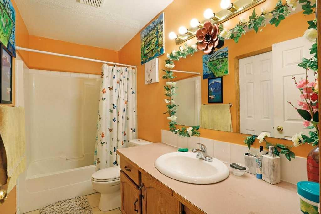 144 Upland Boulevard, Brooks, AB - Indoor Photo Showing Bathroom