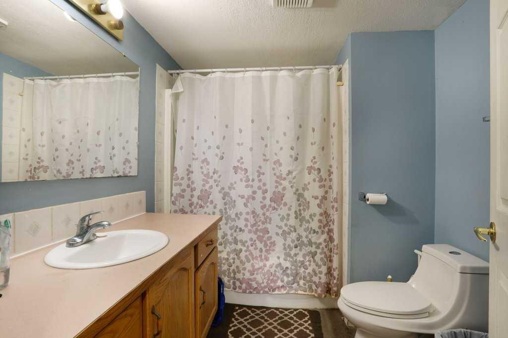 144 Upland Boulevard, Brooks, AB - Indoor Photo Showing Bathroom