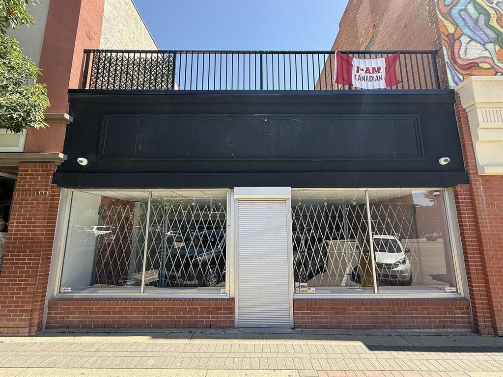 327 5 Street South, Lethbridge, AB