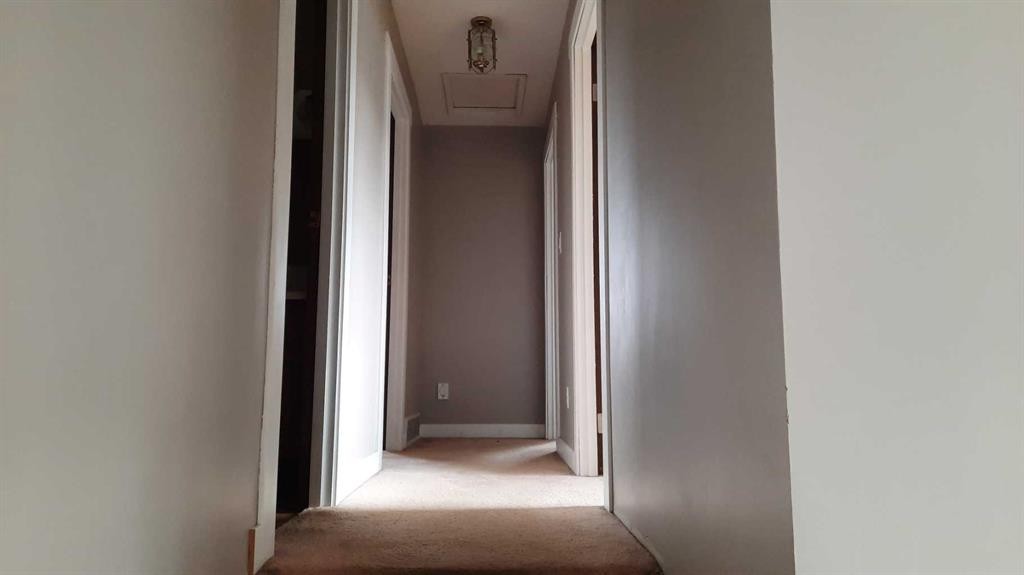 706 Bankview Close, Drumheller, AB - Indoor Photo Showing Other Room