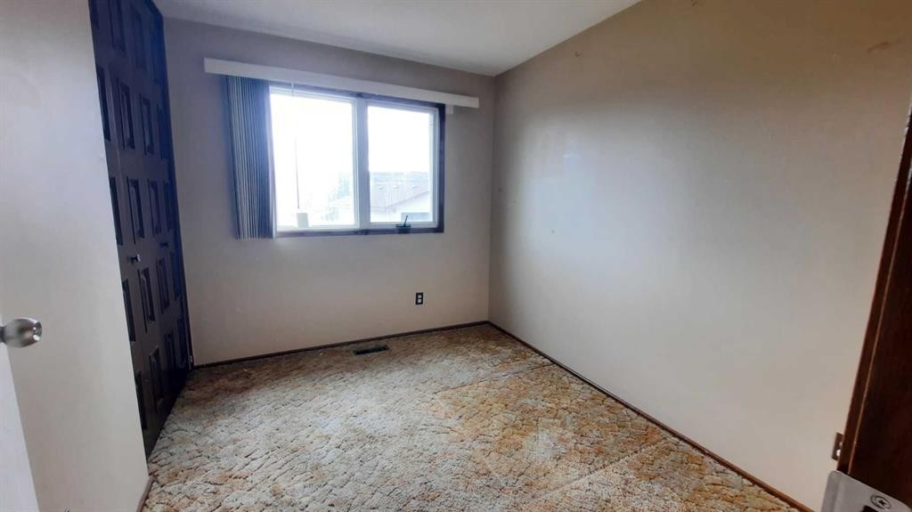 706 Bankview Close, Drumheller, AB - Indoor Photo Showing Other Room