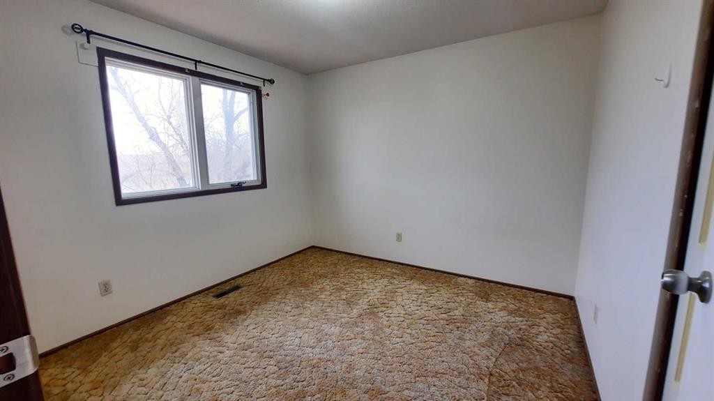 706 Bankview Close, Drumheller, AB - Indoor Photo Showing Other Room