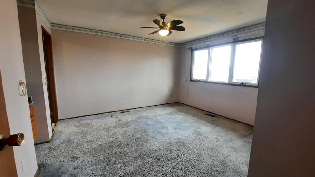 706 Bankview Close, Drumheller, AB - Indoor Photo Showing Other Room