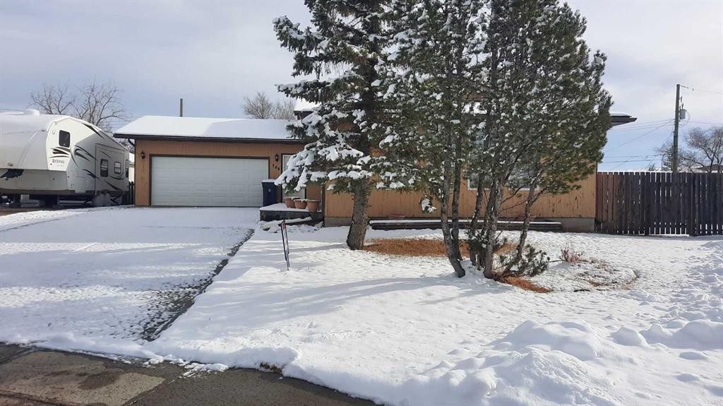 706 Bankview Close, Drumheller, AB - Outdoor