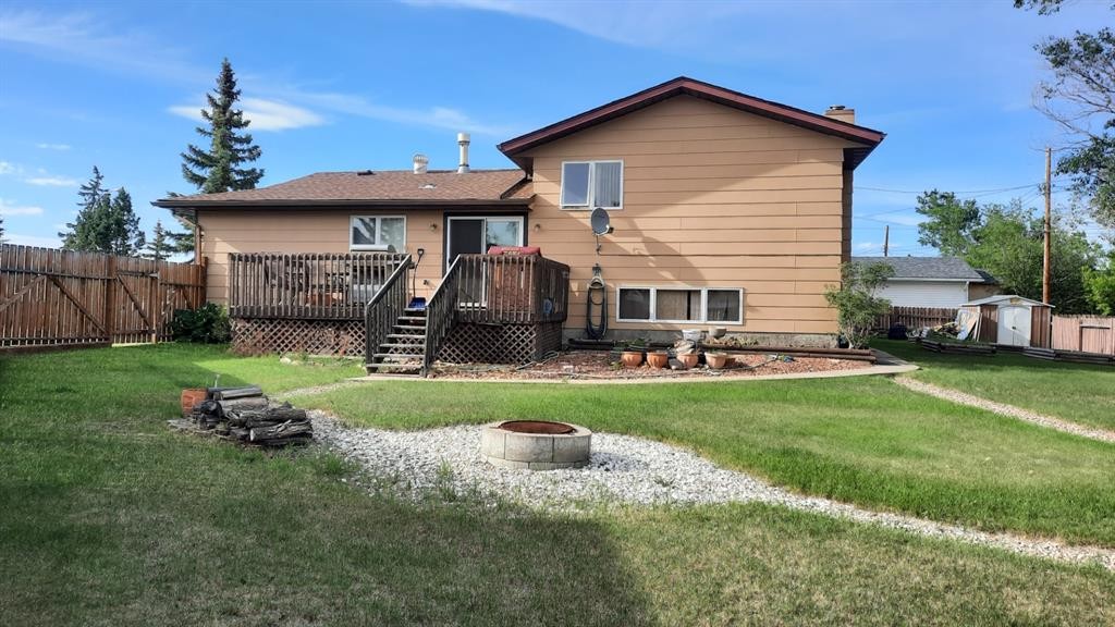706 Bankview Close, Drumheller, AB - Outdoor With Deck Patio Veranda