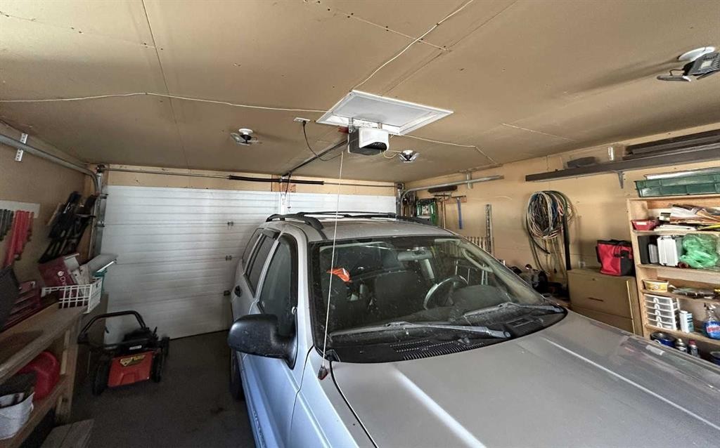 123 Centre Street, Torrington, AB - Indoor Photo Showing Garage