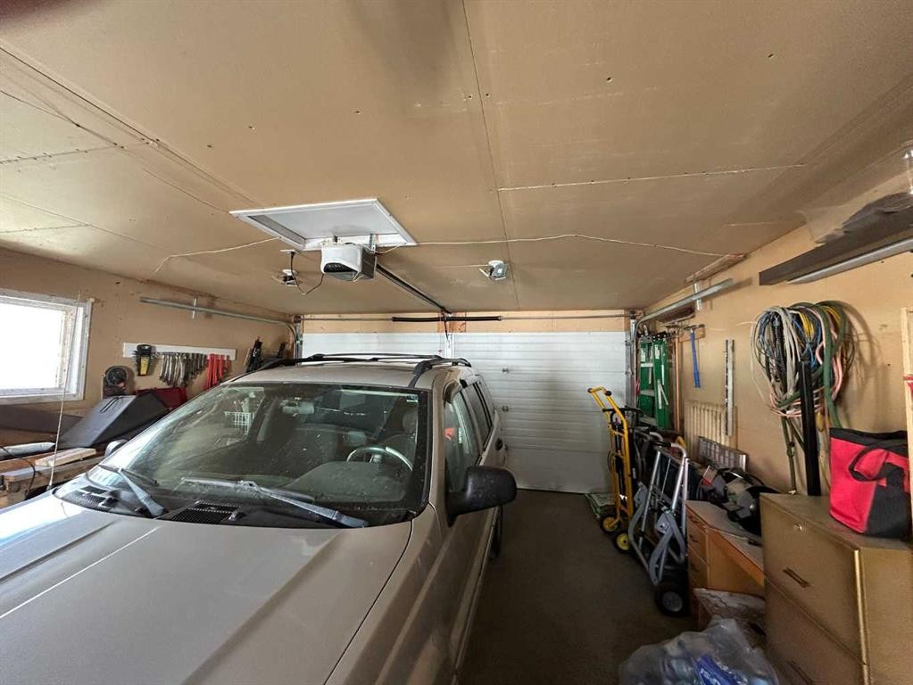 123 Centre Street, Torrington, AB - Indoor Photo Showing Garage