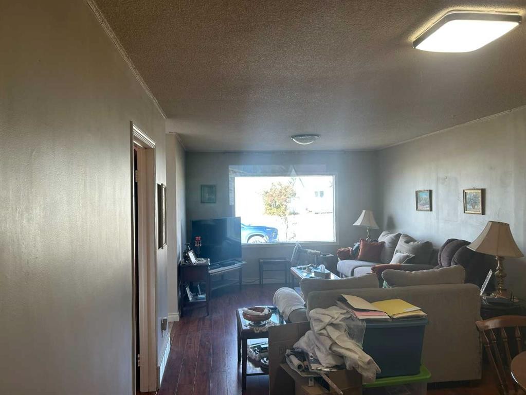 123 Centre Street, Torrington, AB - Indoor Photo Showing Other Room