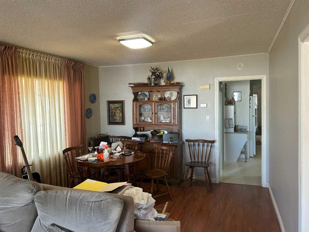 123 Centre Street, Torrington, AB - Indoor Photo Showing Living Room