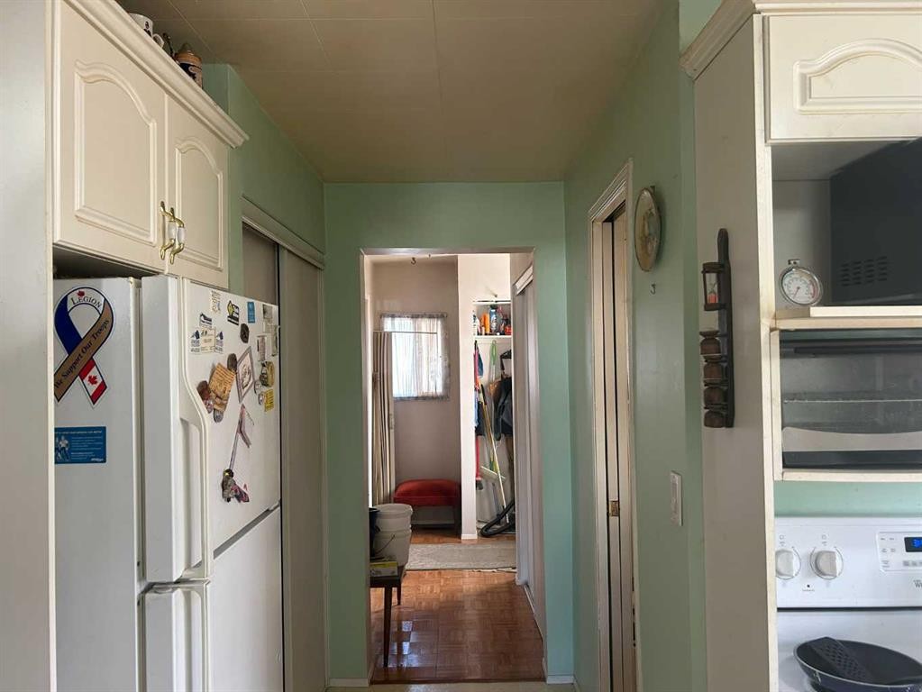 123 Centre Street, Torrington, AB - Indoor