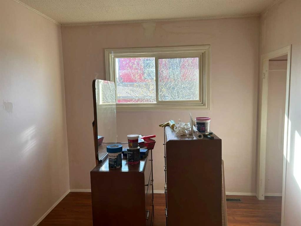 123 Centre Street, Torrington, AB - Indoor