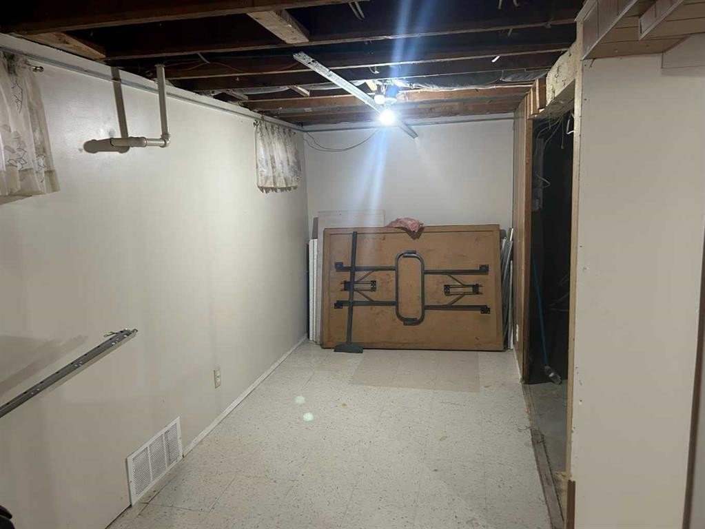 123 Centre Street, Torrington, AB - Indoor Photo Showing Basement