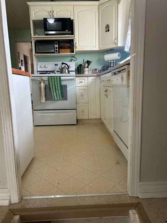 123 Centre Street, Torrington, AB - Indoor