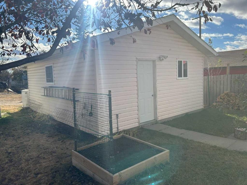 123 Centre Street, Torrington, AB - Outdoor