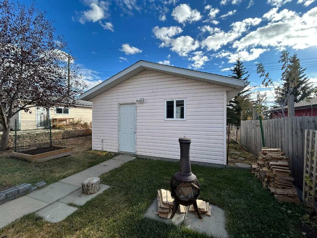 123 Centre Street, Torrington, AB - Outdoor