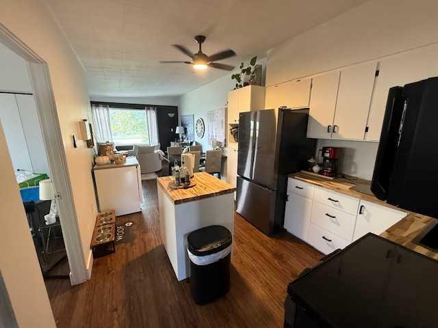 204B 9 Avenue Se, Drumheller, AB - Indoor Photo Showing Kitchen