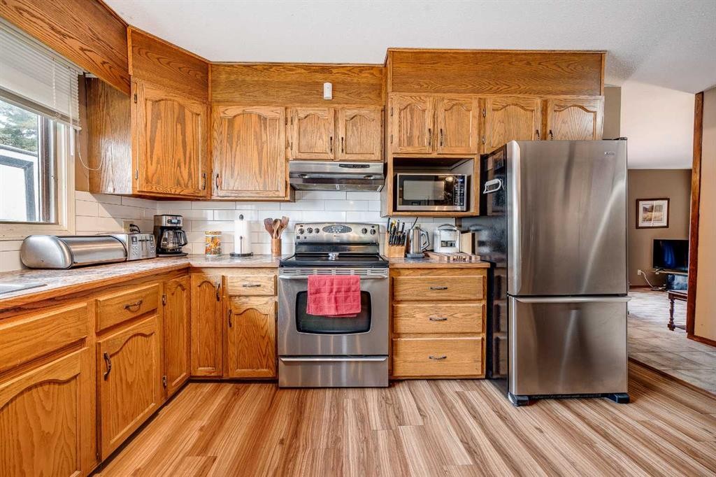 5005 43 Street West, Sylvan Lake, AB - Indoor Photo Showing Dining Room