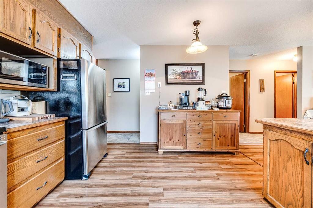 5005 43 Street West, Sylvan Lake, AB - Indoor