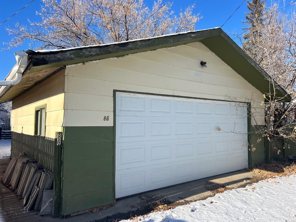 86 Poplar Street, Drumheller, AB - Outdoor With Exterior